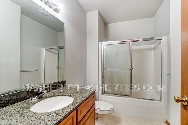 Building Photo - 1109 N Byrne Rd