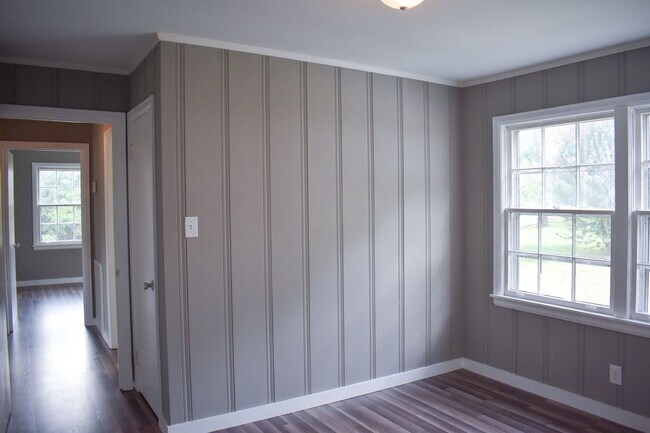 Building Photo - Renovated 3 Bed 1.5 Bath with Carport in Lewisburg