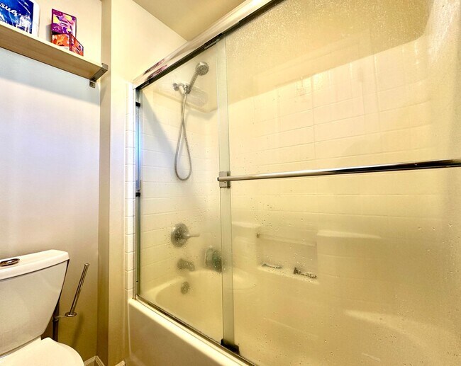 Building Photo - 3bd/2.5ba Sammamish Townhouse
