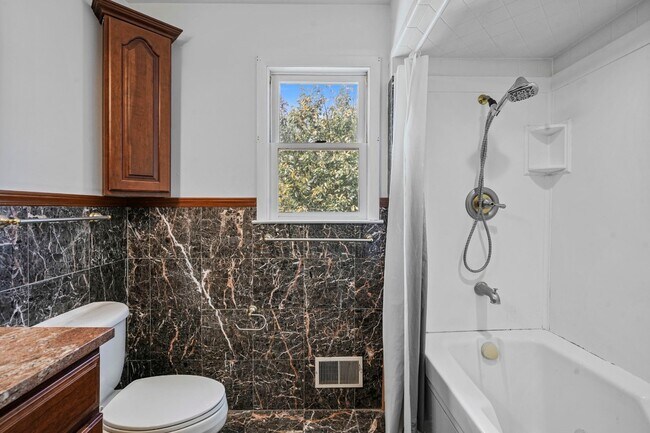 Building Photo - 300 Murray Hill Rd