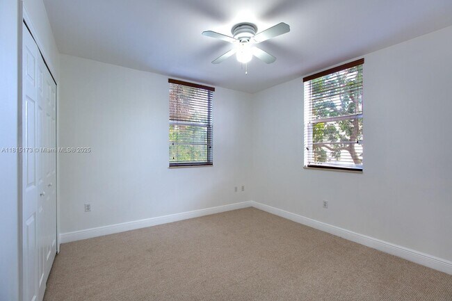 Building Photo - 2913 SW 30th Ct