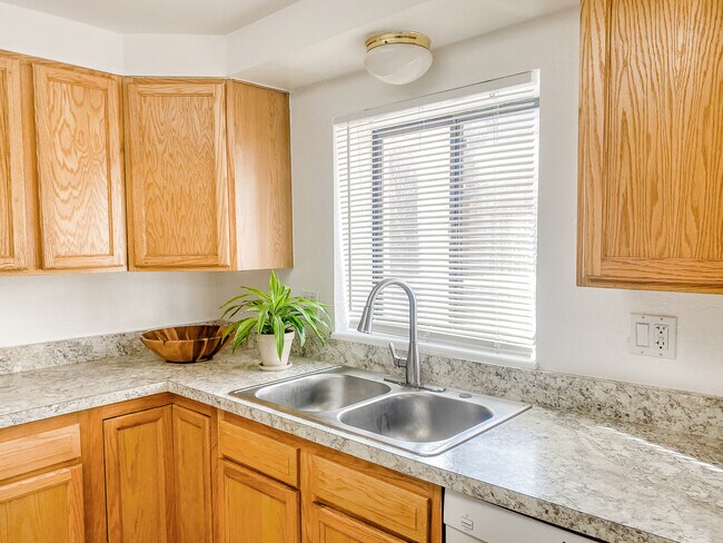 Building Photo - 8367 S Reed St