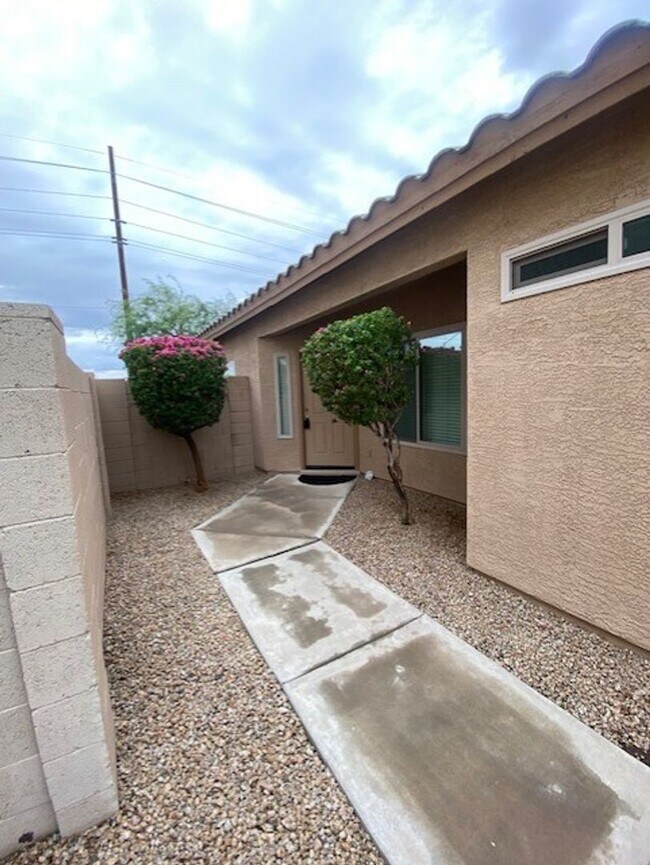 Building Photo - Beautiful 3-Bedroom Home with Vaulted Ceilings & Private Fenced Yard