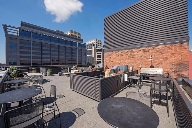 Building Photo - 250 Park Ave