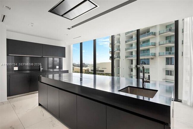 Building Photo - 1000 Biscayne Blvd