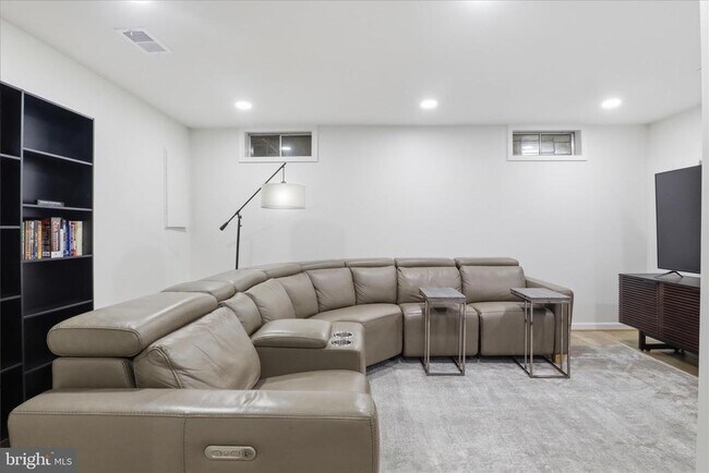 Building Photo - 12845 Mill Brook Ct