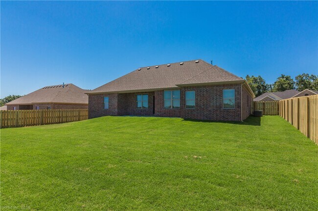 Building Photo - 1620 Sweetbriar Way