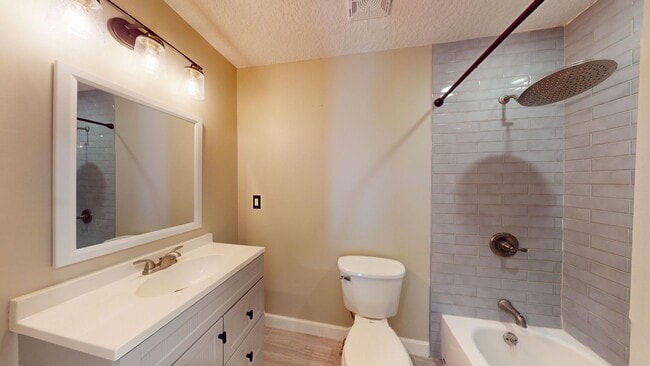 Building Photo - Experience the Ponte Vedra lifestyle in th...