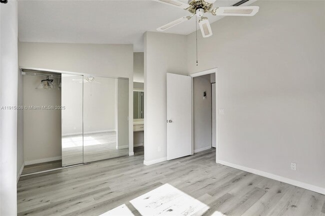 Building Photo - 4615 Carambola Cir S