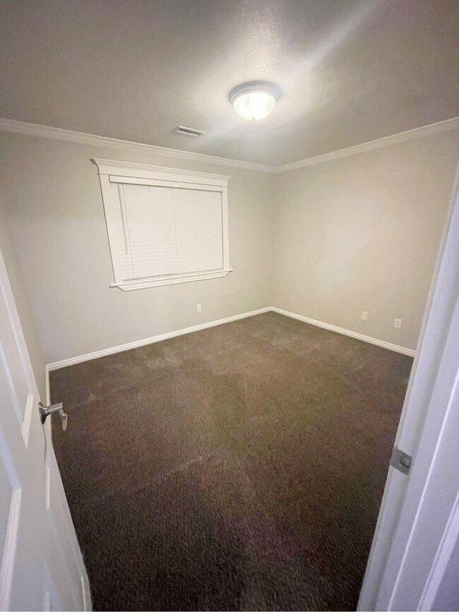 Building Photo - 720 E 1500 S