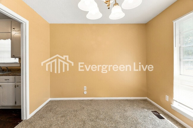 Building Photo - 1412 Highland Dr