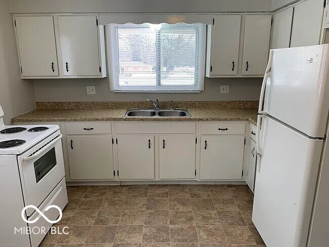 Building Photo - 1272 N Ridgeview Dr