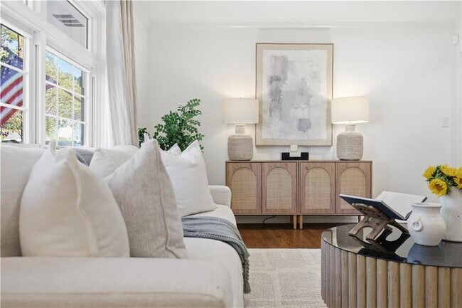 Building Photo - 2070 Drew Valley Rd NE