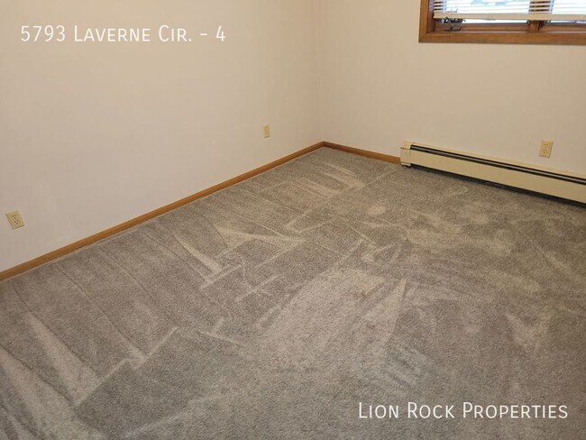 Building Photo - 5793 Laverne Cir N