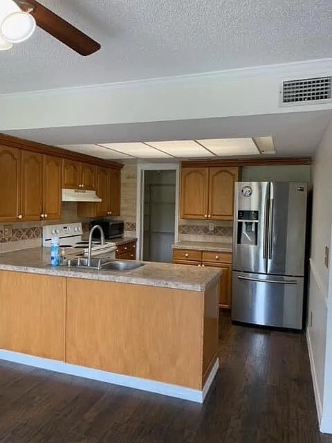 Building Photo - 1084 Longfellow Cir