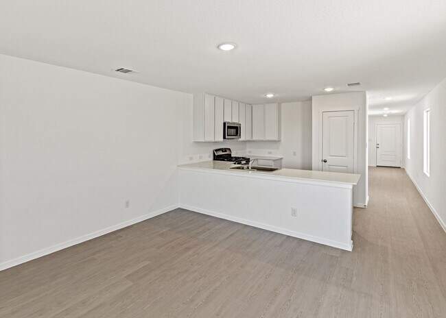Building Photo - VIEWS VIEWS VIEWS and LOCATION! Rental Bac...