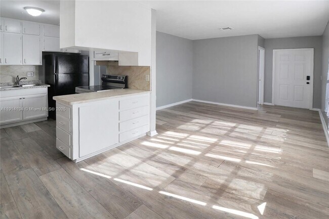 Building Photo - 1856 NW 6th Ave