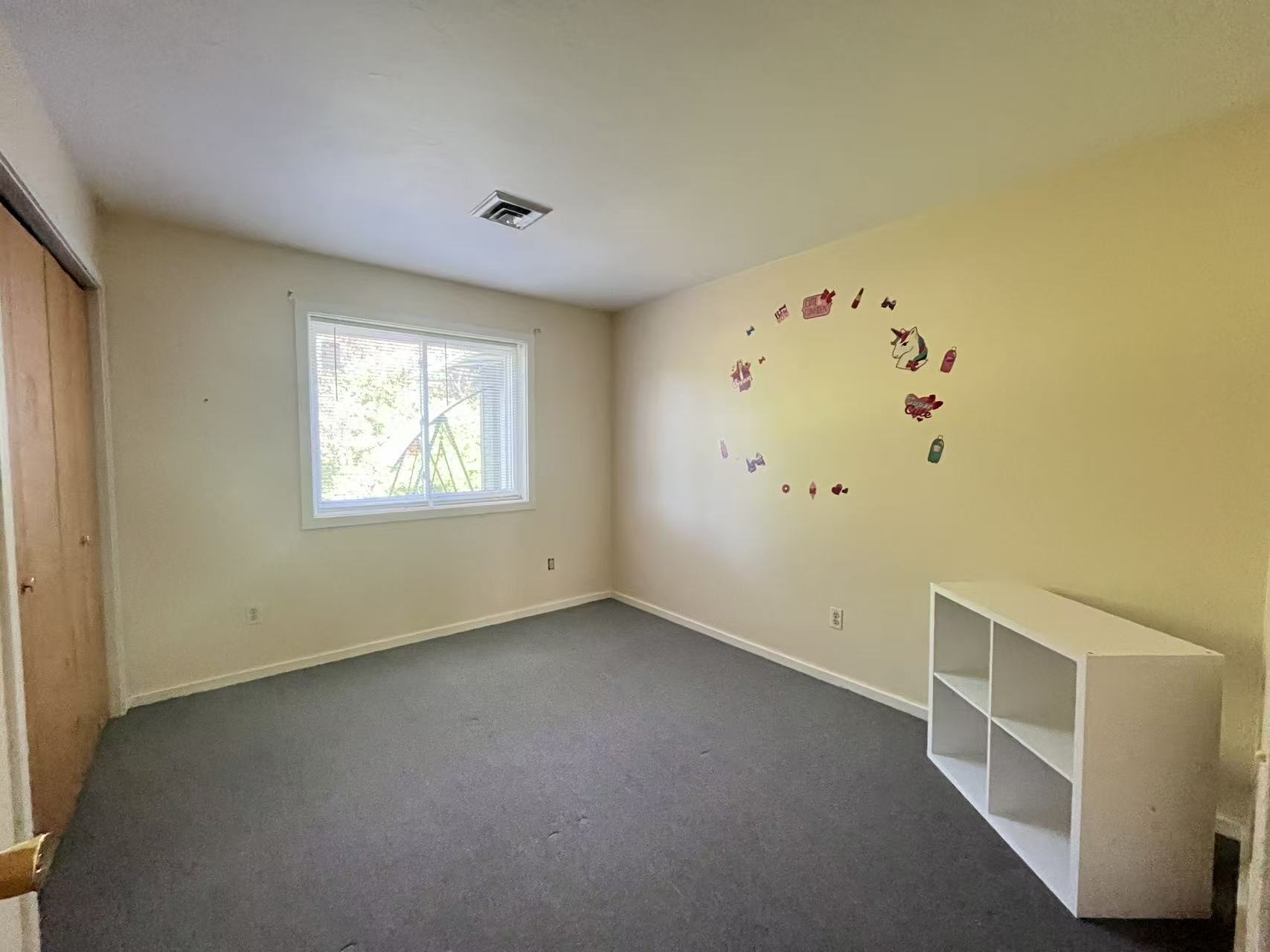 Building Photo - 43 Tamarack Dr