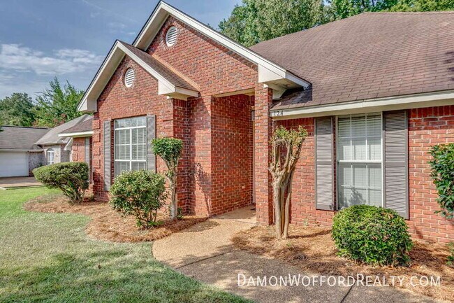 Building Photo - 124 Raintree Rd