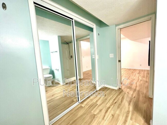 Building Photo - 20215 Pinkney St