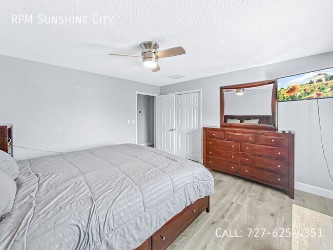 Building Photo - 3033 Pineview Dr