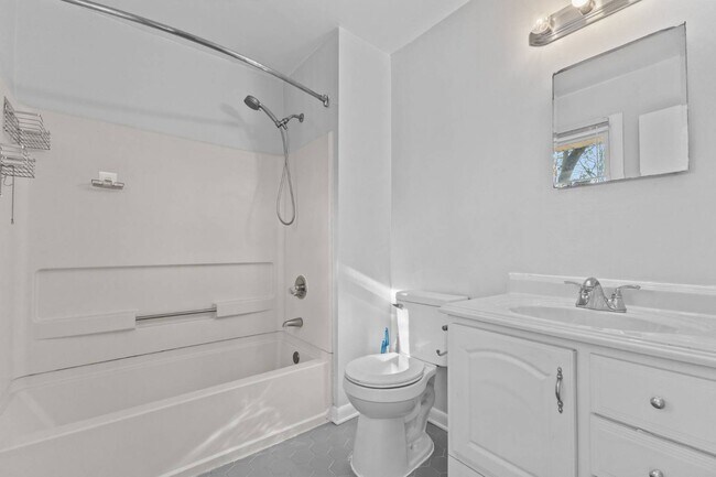 Building Photo - 6257 Lakehaven Dr