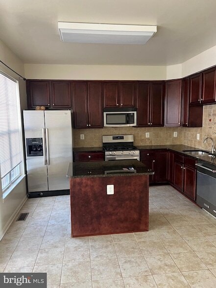 Building Photo - 2511 James Maury Dr