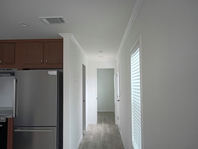 Building Photo - 40 Lily Dr