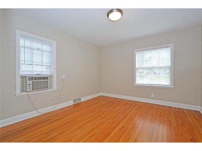 Building Photo - 155 Benton Ave