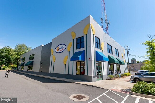 Building Photo - 102 Lounsbury Pl
