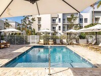 Building Photo - 610 NE 2nd St