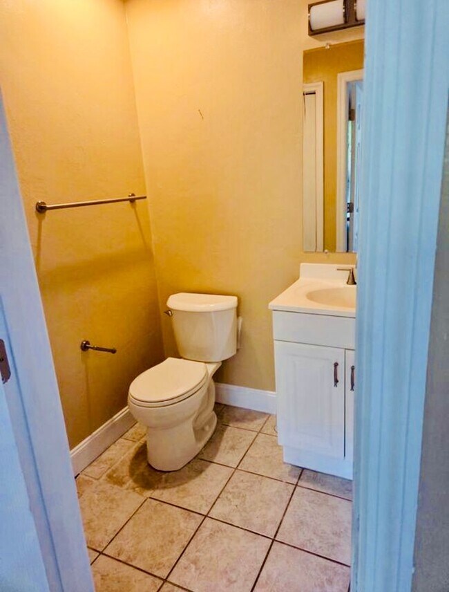 Building Photo - Cozy 2-Bedroom Home for Rent