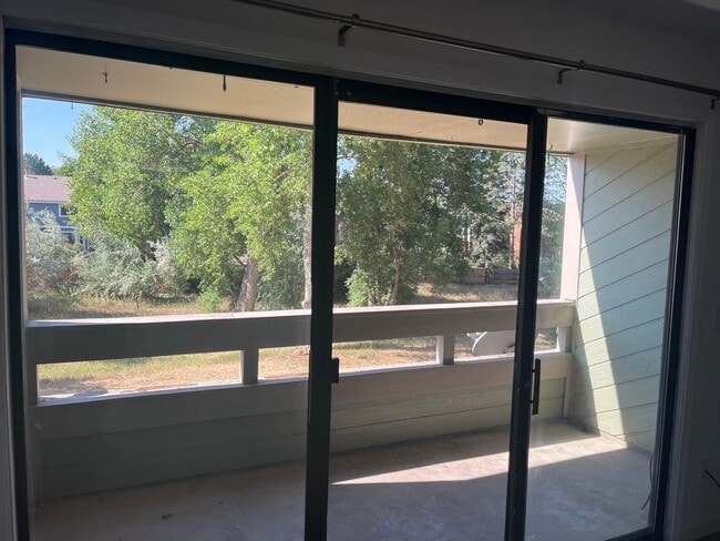 Building Photo - Bright 2 Bed 2 Bath Condo in great location!