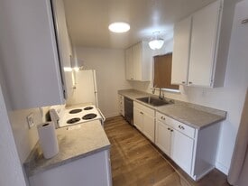 Building Photo - 5043 Wilder Dr