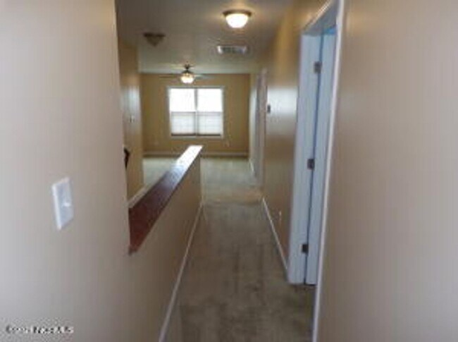 Building Photo - 4 Bedroom 2.5 Bathroom home located in Carolina Subdivision