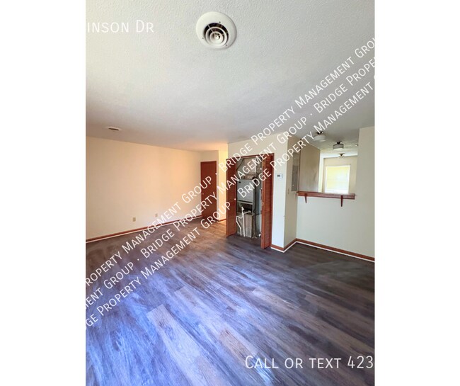 Building Photo - 6929 Robinson Dr