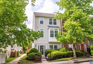 Building Photo - 719 Rainier Rd