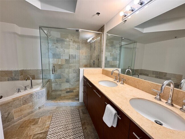 Building Photo - 2681 N Flamingo Rd