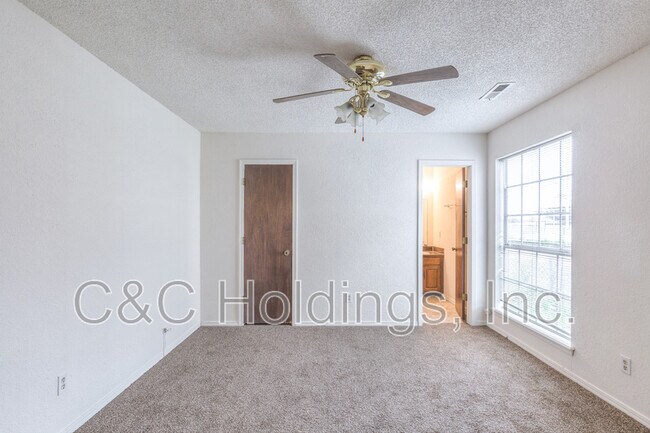 Building Photo - 304 W Quantico St