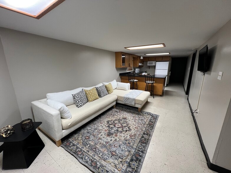 Building Photo - 4818 N Moody Ave