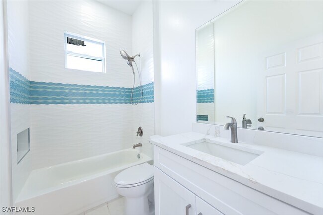 Building Photo - 2561 Sunniland Blvd