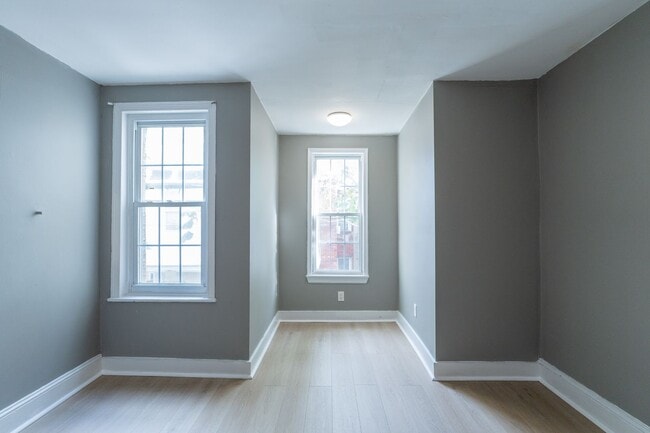 Building Photo - Charming 2 bedroom