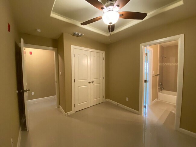 Building Photo - 3Bed/2.5 Bath Townhome, Mcallen TX