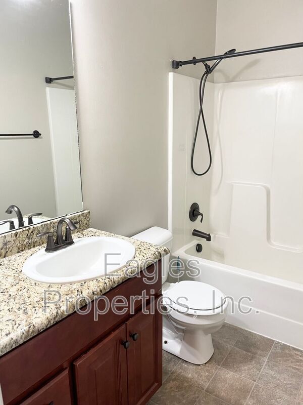 Building Photo - 117 Kenison Way