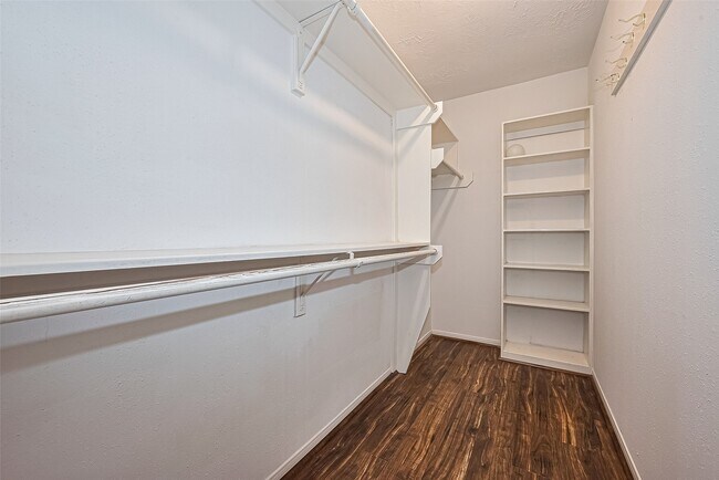 Building Photo - 14811 El Miranda Dr