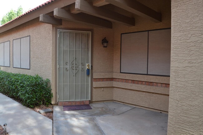 Building Photo - 4648 W Harrison St