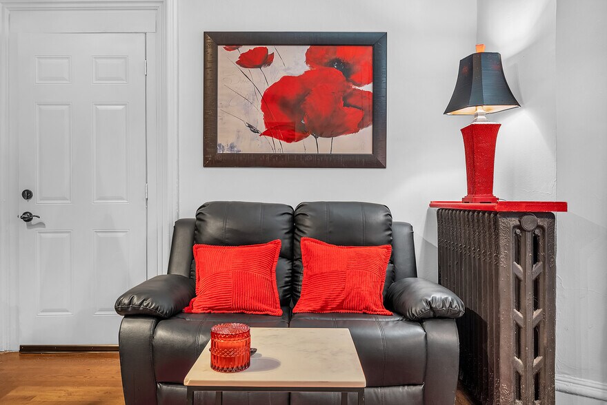 Building Photo - 139 Center St