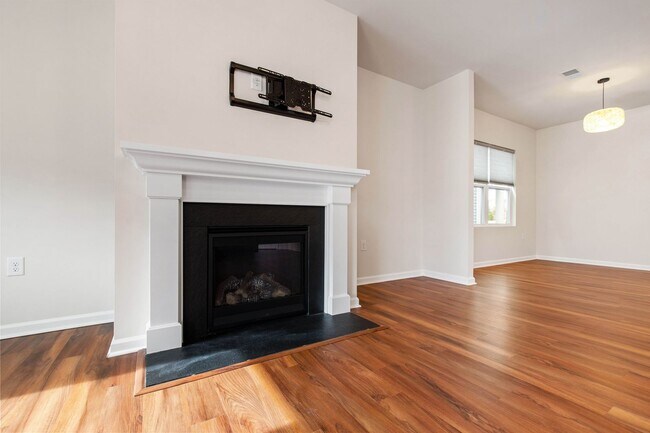 Building Photo - Charming, Well-Maintained Home in Central Morrisville!