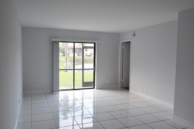 Building Photo - 21895 Lake Forest Cir
