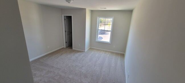Building Photo - 559 Mitscher Wy